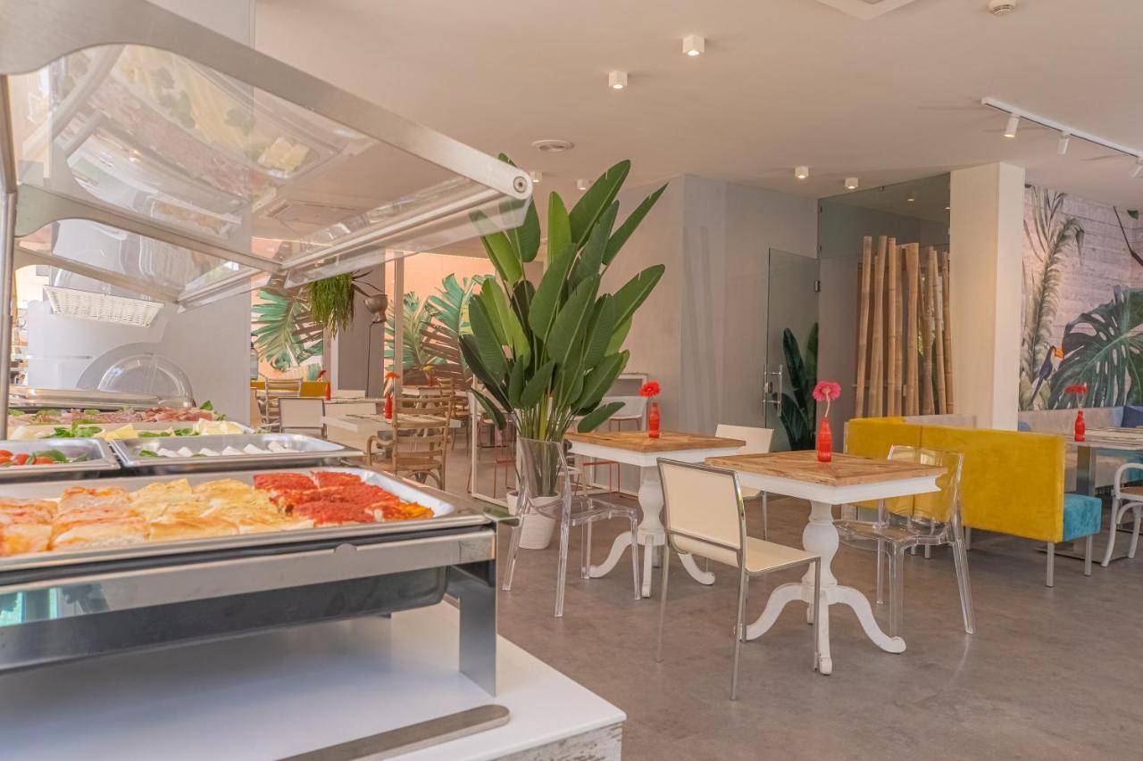 Design Hotel Astra B&B Misano Adriatico Exterior foto