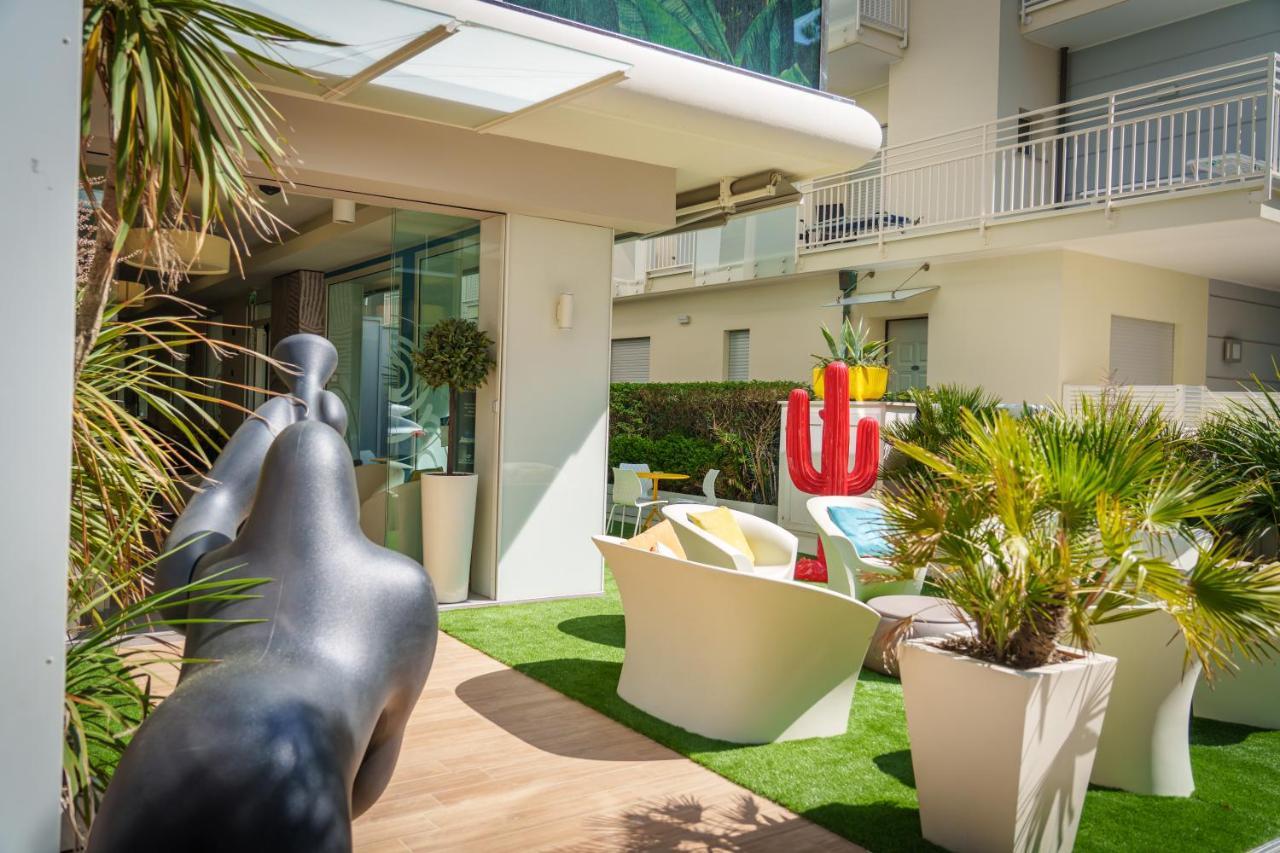Design Hotel Astra B&B Misano Adriatico Exterior foto