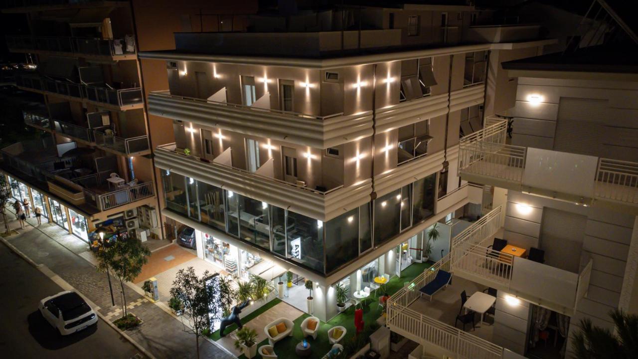 Design Hotel Astra B&B Misano Adriatico Exterior foto