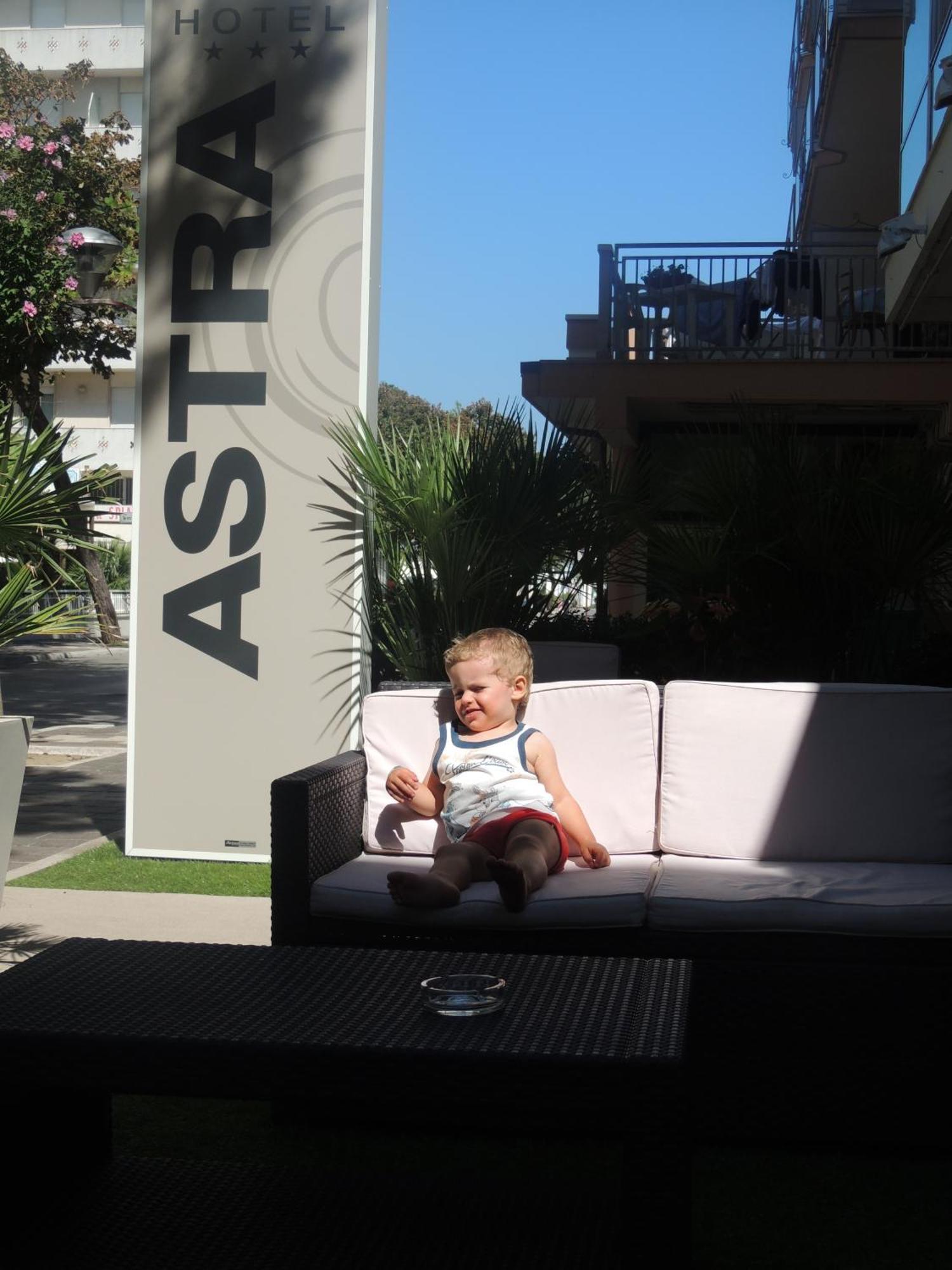 Design Hotel Astra B&B Misano Adriatico Exterior foto